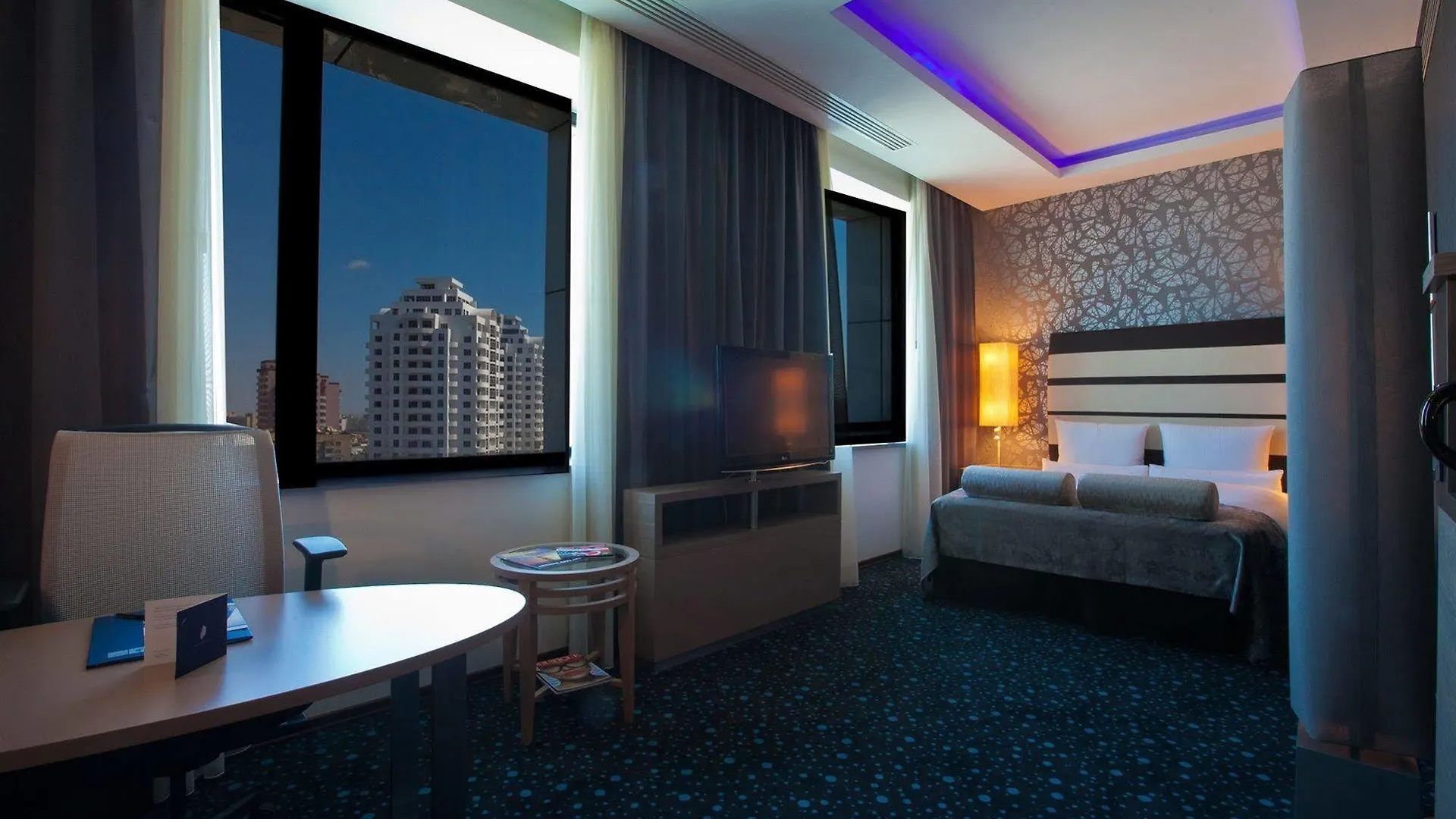 Chirag Plaza Hotel Baku 4*,
